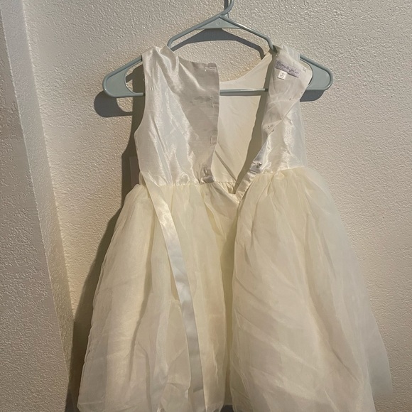 Pippa and Julie size 5 off white formal girls dress. - Picture 3 of 4